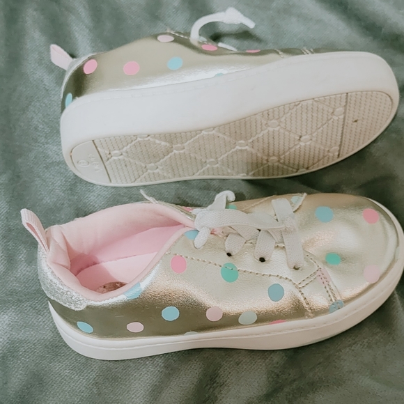 Used Metallic Gold shoe w/ polka dots - Picture 3 of 6